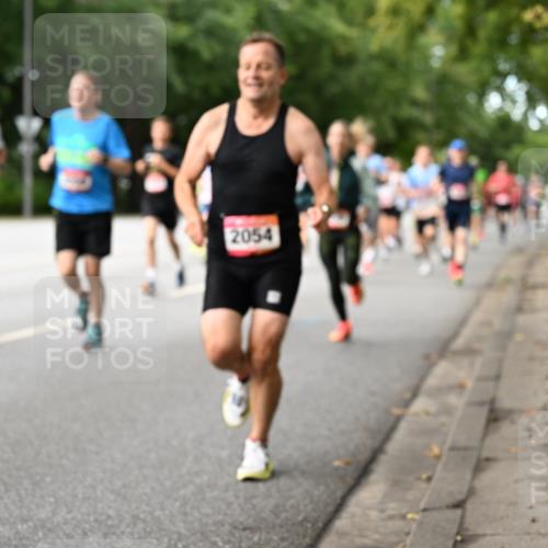 06.09.2026 - CURREX Alsterlauf Dr. Thomas Lammeyer http://msf.ph/oto/10114196 06.09.2026 09:07:03 Laufen 2054 meine-sportfotos.de