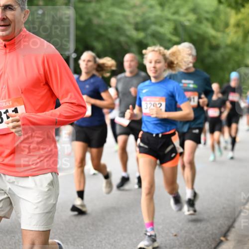 06.09.2026 - CURREX Alsterlauf Dr. Thomas Lammeyer http://msf.ph/oto/10115243 06.09.2026 09:10:06 Laufen 831, 3292 meine-sportfotos.de