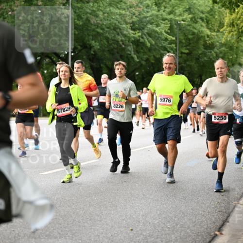 06.09.2026 - CURREX Alsterlauf Dr. Thomas Lammeyer http://msf.ph/oto/10115352 06.09.2026 09:10:23 Laufen 5823, 820, 5782, 8226, 5976, 5250 meine-sportfotos.de