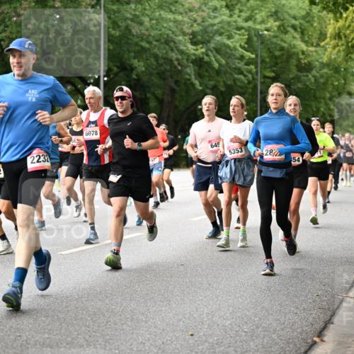 06.09.2026 - CURREX Alsterlauf Dr. Thomas Lammeyer http://msf.ph/oto/10115486 06.09.2026 09:10:41 Laufen 521, 2015, 20, 4572, 2232, 40, 6078, 645, 5353, 287, 54, 3089 meine-sportfotos.de