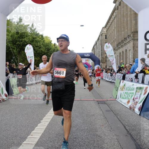 06.09.2026 - CURREX Alsterlauf Yannick Fuchs http://msf.ph/oto/10115624 06.09.2026 09:58:55 Ziel 2017, 2065, 2244, 2711, 3049, 3078, 3313, 3323, 3691, 4048, 4080, 4081, 4299, 4605, 4779, 5099, 5100, 5557, 5661, 6111, 6311 meine-sportfotos.de