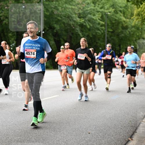 06.09.2026 - CURREX Alsterlauf Dr. Thomas Lammeyer http://msf.ph/oto/10115725 06.09.2026 09:11:17 Laufen 423, 081, 4574, 3521, 3082 meine-sportfotos.de