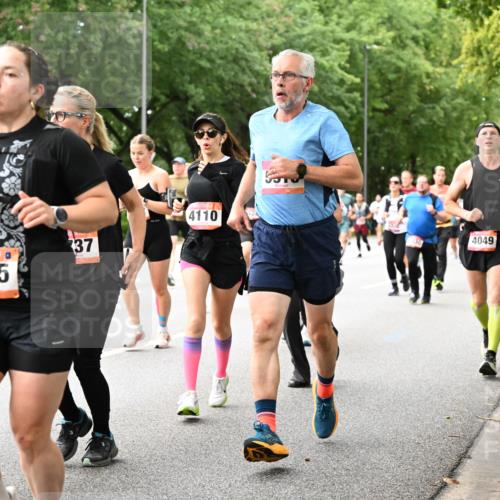 06.09.2026 - CURREX Alsterlauf Dr. Thomas Lammeyer http://msf.ph/oto/10115967 06.09.2026 09:11:58 Laufen 2374, 3825, 90, 37, 4110, 4049 meine-sportfotos.de