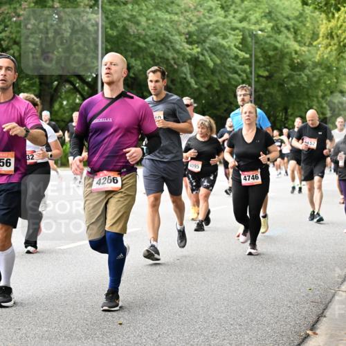 06.09.2026 - CURREX Alsterlauf Dr. Thomas Lammeyer http://msf.ph/oto/10116097 06.09.2026 09:12:16 Laufen 4956, 32, 4266, 4095, 4746, 452, 3216 meine-sportfotos.de
