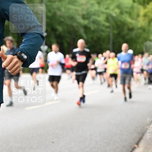 06.09.2026 - CURREX Alsterlauf Dr. Thomas Lammeyer http://msf.ph/oto/10116153 06.09.2026 09:12:24 Laufen  meine-sportfotos.de
