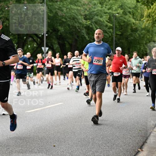 06.09.2026 - CURREX Alsterlauf Dr. Thomas Lammeyer http://msf.ph/oto/10116166 06.09.2026 09:12:25 Laufen 6118, 4121, 5459, 307, 2251, 3801, 4088, 5192, 2509 meine-sportfotos.de