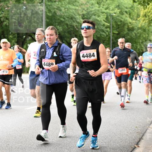 06.09.2026 - CURREX Alsterlauf Dr. Thomas Lammeyer http://msf.ph/oto/10116210 06.09.2026 09:12:31 Laufen 2488, 2486, 6027, 47, 4489, 4484, 5856, 6403 meine-sportfotos.de