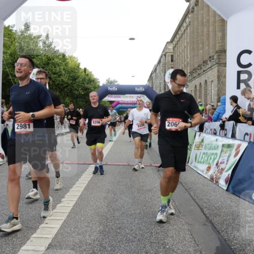 06.09.2026 - CURREX Alsterlauf Yannick Fuchs http://msf.ph/oto/10116229 06.09.2026 09:59:03 Ziel 2060, 2618, 2627, 2649, 2981, 3049, 3203, 3323, 3425, 3499, 3517, 3546, 3552, 3765, 3871, 4048, 4080, 4081, 4293, 4605, 4779, 4814, 4953, 5099, 5100, 5801, 6064, 6065, 6082, 6083, 6311, 8051, 8206, 8265, 8320 meine-sportfotos.de