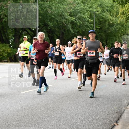 06.09.2026 - CURREX Alsterlauf Dr. Thomas Lammeyer http://msf.ph/oto/10116262 06.09.2026 09:12:38 Laufen 5891, 055, 2687, 580, 4352, 19, 17, 3584, 552, 6106, 5661, 3049, 4925, 75, 916, 5160 meine-sportfotos.de