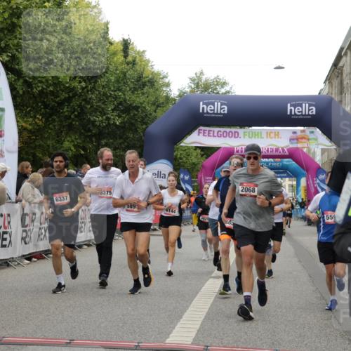 06.09.2026 - CURREX Alsterlauf Yannick Fuchs http://msf.ph/oto/10116532 06.09.2026 09:59:10 Ziel 2068, 2618, 2627, 2913, 3375, 3425, 3499, 3517, 3546, 3552, 3825, 3871, 4293, 4531, 4814, 4856, 4953, 4990, 5283, 5459, 5599, 5801, 5891, 6082, 6083, 6144, 6337, 8206, 8320 meine-sportfotos.de