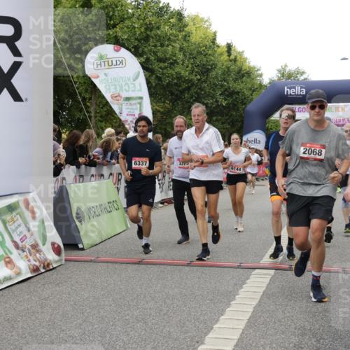 06.09.2026 - CURREX Alsterlauf Yannick Fuchs http://msf.ph/oto/10116674 06.09.2026 09:59:11 Ziel 2068, 2220, 2618, 2627, 2913, 3375, 3425, 3499, 3546, 3825, 3871, 3892, 4293, 4531, 4814, 4856, 4953, 4990, 5249, 5283, 5459, 5599, 5801, 5891, 6082, 6083, 6144, 6337 meine-sportfotos.de