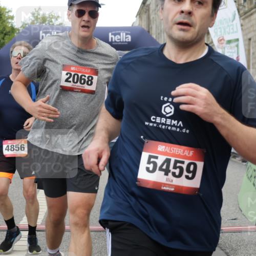 06.09.2026 - CURREX Alsterlauf Yannick Fuchs http://msf.ph/oto/10116697 06.09.2026 09:59:11 Ziel 2068, 2220, 2618, 2627, 2913, 3375, 3425, 3499, 3546, 3825, 3871, 3892, 4293, 4531, 4814, 4856, 4953, 4990, 5249, 5283, 5459, 5599, 5801, 5891, 6082, 6083, 6144, 6337 meine-sportfotos.de