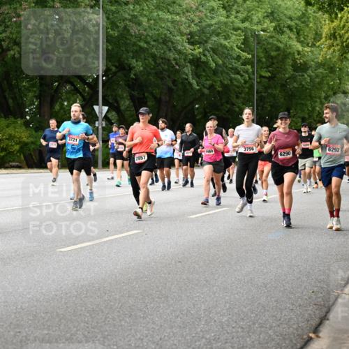 06.09.2026 - CURREX Alsterlauf Dr. Thomas Lammeyer http://msf.ph/oto/10116726 06.09.2026 09:13:40 Laufen 3390, 0, 3721, 3777, 455, 5899, 4077, 6460, 3756, 2957, 6290, 6292, 4229 meine-sportfotos.de