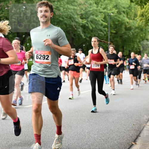 06.09.2026 - CURREX Alsterlauf Dr. Thomas Lammeyer http://msf.ph/oto/10116749 06.09.2026 09:13:44 Laufen 6290, 6292, 784, 3719, 2520 meine-sportfotos.de