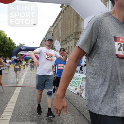 06.09.2026 - CURREX Alsterlauf Yannick Fuchs http://msf.ph/oto/10116789 06.09.2026 09:59:13 Ziel 2068, 2220, 2618, 2627, 2913, 3375, 3425, 3825, 3844, 3871, 3892, 4531, 4814, 4856, 4953, 4990, 5249, 5283, 5459, 5599, 5801, 5891, 6082, 6083, 6144, 6337 meine-sportfotos.de