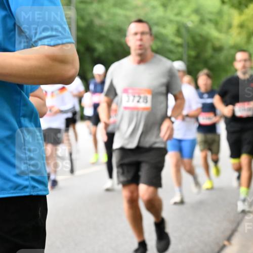 06.09.2026 - CURREX Alsterlauf Dr. Thomas Lammeyer http://msf.ph/oto/10116855 06.09.2026 09:13:57 Laufen 7, 3728 meine-sportfotos.de