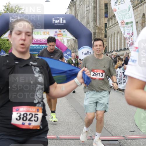 06.09.2026 - CURREX Alsterlauf Yannick Fuchs http://msf.ph/oto/10116880 06.09.2026 09:59:15 Ziel 2068, 2220, 2367, 2627, 2913, 3375, 3425, 3825, 3844, 3892, 4217, 4531, 4748, 4791, 4856, 4990, 5160, 5249, 5283, 5459, 5599, 5723, 5735, 5891, 6144, 6337 meine-sportfotos.de