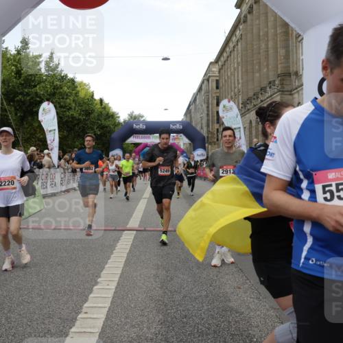 06.09.2026 - CURREX Alsterlauf Yannick Fuchs http://msf.ph/oto/10116914 06.09.2026 09:59:16 Ziel 2068, 2220, 2367, 2913, 3375, 3825, 3844, 3892, 4217, 4531, 4748, 4791, 4856, 4990, 5160, 5249, 5283, 5459, 5599, 5723, 5735, 5891, 6144, 6337 meine-sportfotos.de