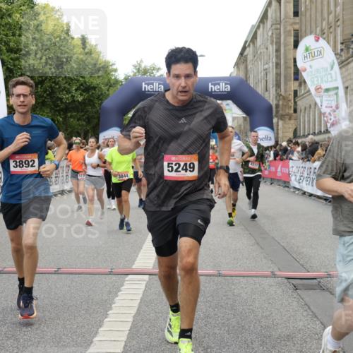 06.09.2026 - CURREX Alsterlauf Yannick Fuchs http://msf.ph/oto/10116948 06.09.2026 09:59:17 Ziel 2068, 2220, 2367, 2913, 3375, 3825, 3844, 3892, 4139, 4217, 4531, 4748, 4791, 4856, 5160, 5249, 5283, 5459, 5599, 5723, 5735, 5891, 6144, 6312, 6337, 6443 meine-sportfotos.de