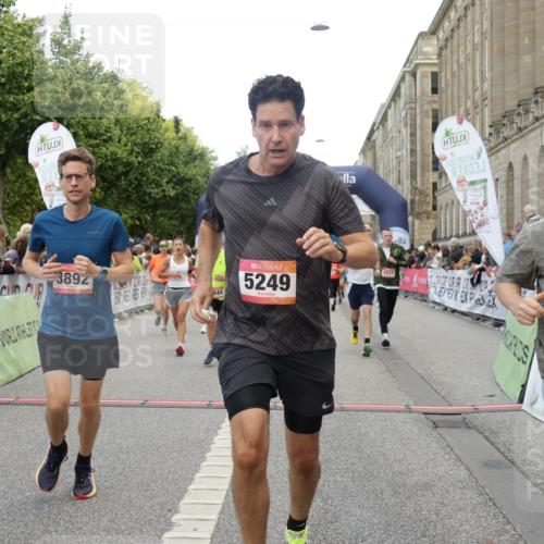 06.09.2026 - CURREX Alsterlauf Yannick Fuchs http://msf.ph/oto/10116976 06.09.2026 09:59:17 Ziel 2068, 2220, 2367, 2913, 3375, 3825, 3844, 3892, 4139, 4217, 4531, 4748, 4791, 4856, 5160, 5249, 5283, 5459, 5599, 5723, 5735, 5891, 6144, 6312, 6337, 6443 meine-sportfotos.de
