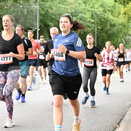 06.09.2026 - CURREX Alsterlauf Dr. Thomas Lammeyer http://msf.ph/oto/10117043 06.09.2026 09:14:19 Laufen 495, 4777, 5468, 5728, 2164 meine-sportfotos.de