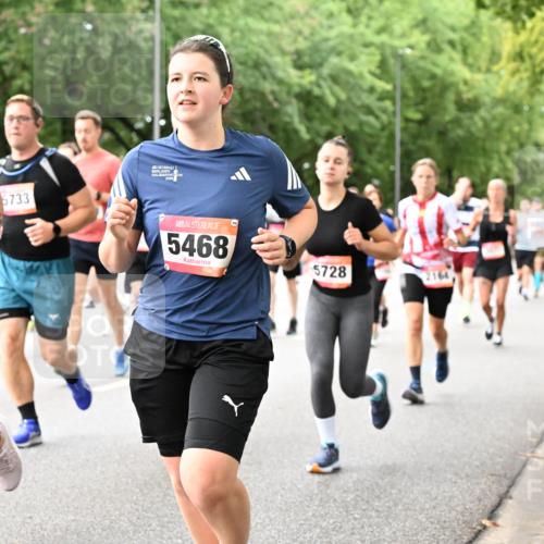 06.09.2026 - CURREX Alsterlauf Dr. Thomas Lammeyer http://msf.ph/oto/10117045 06.09.2026 09:14:20 Laufen 4777, 5733, 5468, 5728 meine-sportfotos.de