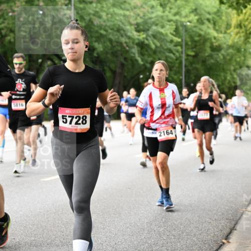 06.09.2026 - CURREX Alsterlauf Dr. Thomas Lammeyer http://msf.ph/oto/10117054 06.09.2026 09:14:21 Laufen 215, [, 7, 5816, 5728, 2164 meine-sportfotos.de