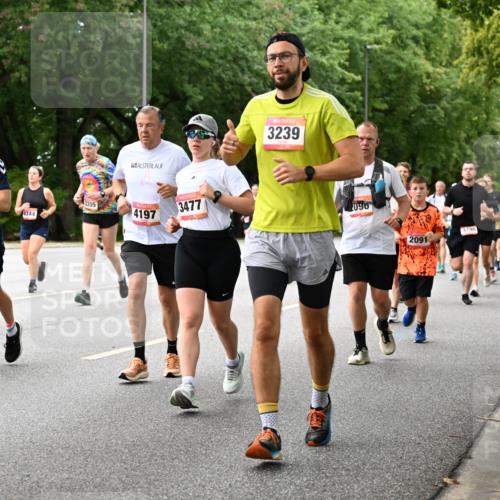 06.09.2026 - CURREX Alsterlauf Dr. Thomas Lammeyer http://msf.ph/oto/10117530 06.09.2026 09:15:31 Laufen 3401, 2205, 3477, 4344, 4197, 3239, 098, 2091, 4790, 5252 meine-sportfotos.de