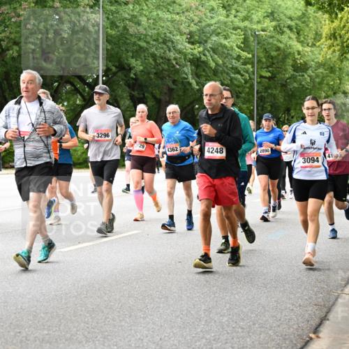 06.09.2026 - CURREX Alsterlauf Dr. Thomas Lammeyer http://msf.ph/oto/10117589 06.09.2026 09:15:38 Laufen 15, 2004, 97, 3296, 2129, 4362, 4248, 2890, 412, 3094, 4906 meine-sportfotos.de