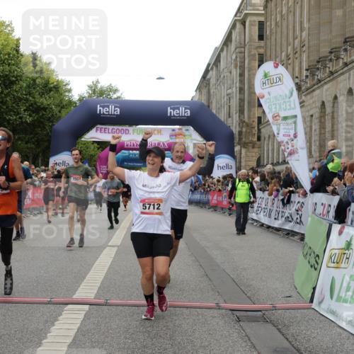 06.09.2026 - CURREX Alsterlauf Yannick Fuchs http://msf.ph/oto/10117691 06.09.2026 09:59:29 Ziel 2077, 2228, 2772, 3129, 3535, 3542, 3600, 3657, 3695, 3969, 4091, 4139, 4158, 4291, 4478, 5636, 5638, 5712, 5948, 6059, 6312, 6443, 6447 meine-sportfotos.de