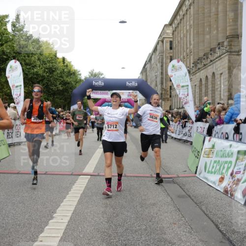 06.09.2026 - CURREX Alsterlauf Yannick Fuchs http://msf.ph/oto/10117715 06.09.2026 09:59:30 Ziel 2077, 2227, 2228, 2772, 3129, 3535, 3542, 3600, 3657, 3695, 3969, 4091, 4158, 4291, 4478, 5474, 5636, 5638, 5712, 5948, 6059, 6447 meine-sportfotos.de