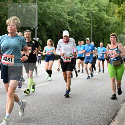 06.09.2026 - CURREX Alsterlauf Dr. Thomas Lammeyer http://msf.ph/oto/10117722 06.09.2026 09:15:55 Laufen 4672, 3285, 4281, 9, 070, 5471, 4855, 5662 meine-sportfotos.de