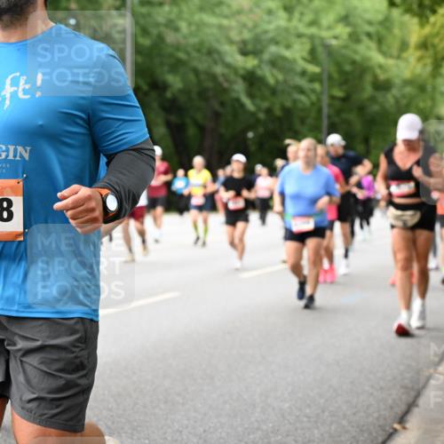 06.09.2026 - CURREX Alsterlauf Dr. Thomas Lammeyer http://msf.ph/oto/10117763 06.09.2026 09:16:02 Laufen 5498 meine-sportfotos.de