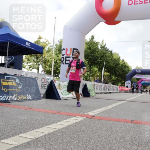 06.09.2026 - CURREX Alsterlauf Yannick Fuchs http://msf.ph/oto/10117816 06.09.2026 12:01:37 Ziel 1073, 1147, 1155, 1156, 1233, 1265 meine-sportfotos.de