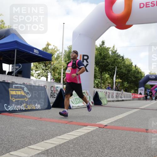 06.09.2026 - CURREX Alsterlauf Yannick Fuchs http://msf.ph/oto/10117822 06.09.2026 12:01:37 Ziel 1073, 1147, 1155, 1156, 1233, 1265 meine-sportfotos.de
