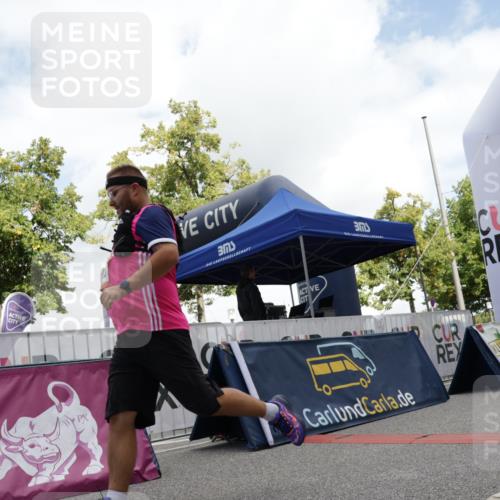06.09.2026 - CURREX Alsterlauf Yannick Fuchs http://msf.ph/oto/10117865 06.09.2026 12:01:38 Ziel 1147, 1155, 1156, 1233 meine-sportfotos.de