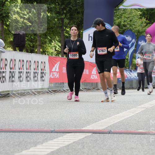 06.09.2026 - CURREX Alsterlauf Yannick Fuchs http://msf.ph/oto/10117877 06.09.2026 12:01:42 Ziel 1233 meine-sportfotos.de
