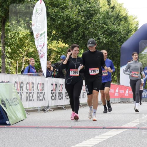 06.09.2026 - CURREX Alsterlauf Yannick Fuchs http://msf.ph/oto/10117934 06.09.2026 12:01:46 Ziel 1095, 1284, 1285, 1286, 1288 meine-sportfotos.de