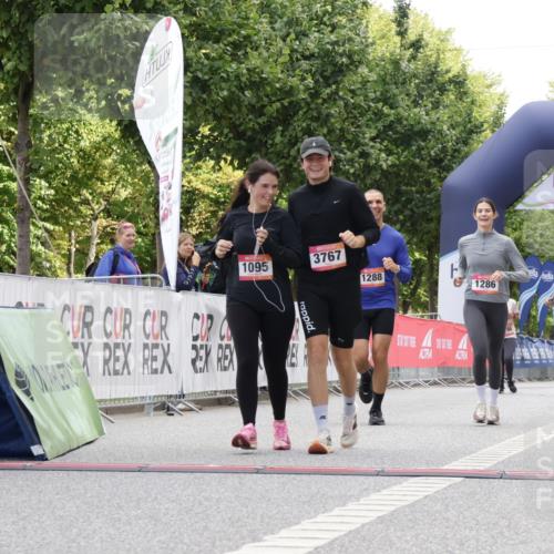 06.09.2026 - CURREX Alsterlauf Yannick Fuchs http://msf.ph/oto/10117952 06.09.2026 12:01:47 Ziel 1095, 1284, 1285, 1286, 1288 meine-sportfotos.de