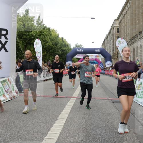 06.09.2026 - CURREX Alsterlauf Yannick Fuchs http://msf.ph/oto/10117958 06.09.2026 09:59:35 Ziel 2077, 2227, 2228, 2780, 3129, 3695, 3969, 4291, 4478, 4751, 4752, 5474, 5636, 5638, 5712, 5948, 6199, 6200, 6213, 8111 meine-sportfotos.de