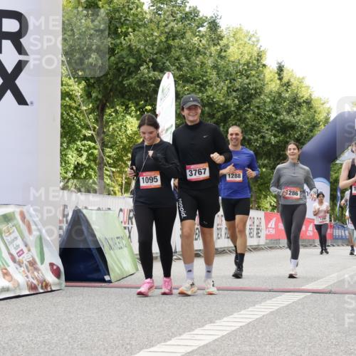 06.09.2026 - CURREX Alsterlauf Yannick Fuchs http://msf.ph/oto/10117994 06.09.2026 12:01:48 Ziel 1095, 1284, 1285, 1286, 1288, 8042 meine-sportfotos.de
