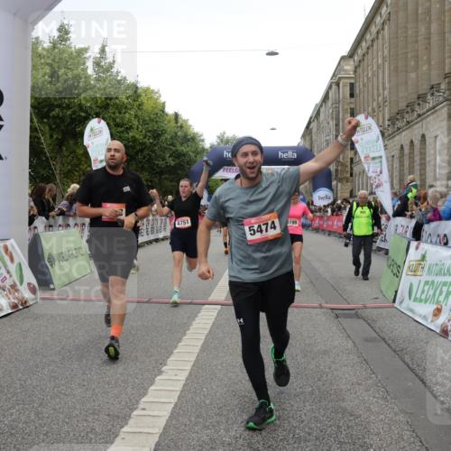 06.09.2026 - CURREX Alsterlauf Yannick Fuchs http://msf.ph/oto/10117995 06.09.2026 09:59:36 Ziel 2077, 2227, 2228, 2780, 3129, 3695, 3969, 4291, 4478, 4751, 4752, 5269, 5474, 5636, 5638, 5712, 5948, 6199, 6200, 6213, 8111 meine-sportfotos.de