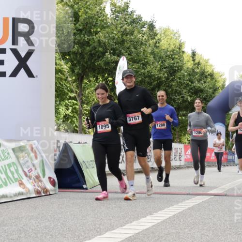 06.09.2026 - CURREX Alsterlauf Yannick Fuchs http://msf.ph/oto/10118003 06.09.2026 12:01:48 Ziel 1095, 1284, 1285, 1286, 1288, 8042 meine-sportfotos.de