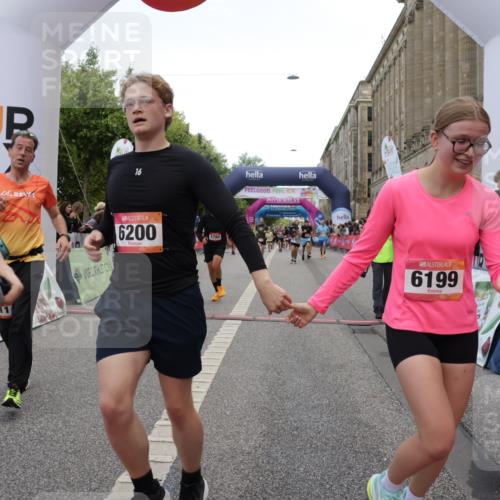 06.09.2026 - CURREX Alsterlauf Yannick Fuchs http://msf.ph/oto/10118071 06.09.2026 09:59:39 Ziel 2227, 2228, 2676, 2780, 3129, 4042, 4291, 4323, 4324, 4751, 4752, 5154, 5269, 5474, 5638, 6199, 6200, 6213, 8111 meine-sportfotos.de