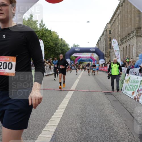 06.09.2026 - CURREX Alsterlauf Yannick Fuchs http://msf.ph/oto/10118093 06.09.2026 09:59:39 Ziel 2227, 2228, 2676, 2780, 3129, 4042, 4291, 4323, 4324, 4751, 4752, 5154, 5269, 5474, 5638, 6199, 6200, 6213, 8111 meine-sportfotos.de