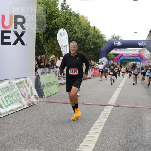 06.09.2026 - CURREX Alsterlauf Yannick Fuchs http://msf.ph/oto/10118118 06.09.2026 09:59:40 Ziel 2227, 2228, 2676, 2780, 4042, 4291, 4323, 4324, 4751, 4752, 5154, 5269, 5474, 5638, 6199, 6200, 6213, 8111 meine-sportfotos.de