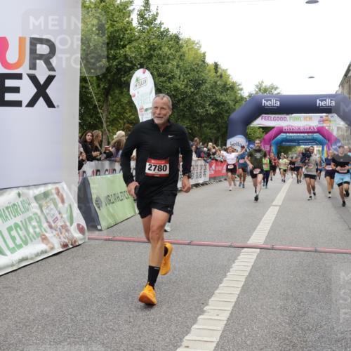 06.09.2026 - CURREX Alsterlauf Yannick Fuchs http://msf.ph/oto/10118130 06.09.2026 09:59:40 Ziel 2227, 2228, 2676, 2780, 4042, 4291, 4323, 4324, 4751, 4752, 5154, 5269, 5474, 5638, 6199, 6200, 6213, 8111 meine-sportfotos.de