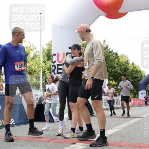 06.09.2026 - CURREX Alsterlauf Yannick Fuchs http://msf.ph/oto/10118213 06.09.2026 12:01:55 Ziel 1095, 1284, 1285, 1286, 1288, 1298, 1305, 8042 meine-sportfotos.de