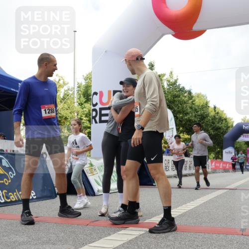 06.09.2026 - CURREX Alsterlauf Yannick Fuchs http://msf.ph/oto/10118221 06.09.2026 12:01:55 Ziel 1095, 1284, 1285, 1286, 1288, 1298, 1305, 8042 meine-sportfotos.de