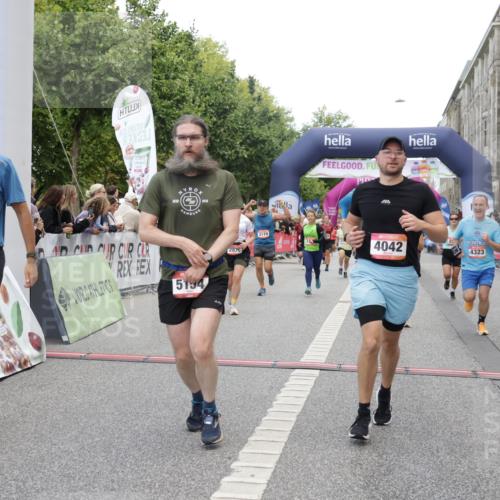 06.09.2026 - CURREX Alsterlauf Yannick Fuchs http://msf.ph/oto/10118231 06.09.2026 09:59:43 Ziel 2269, 2676, 2780, 3119, 3120, 4042, 4323, 4324, 4751, 4752, 4916, 5055, 5056, 5154, 5229, 5269, 5497, 5800, 6017, 6199, 6200, 6213, 6244, 6268, 8111 meine-sportfotos.de